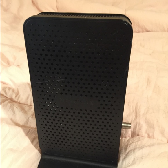 NETGEAR Cable Modem Router Model C3700v2 N600 Wireless WiFi DOCSIS 3.0 2-Port - Picture 10 of 14